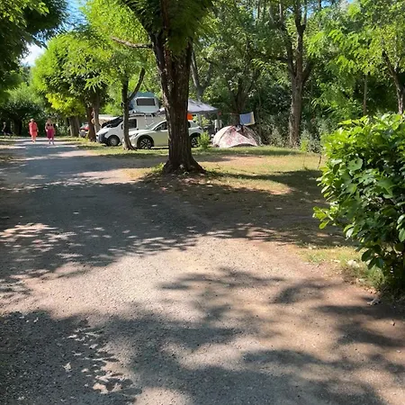 مكان تخييم Emplacement Tente, Caravane 120 M2 Chauzon